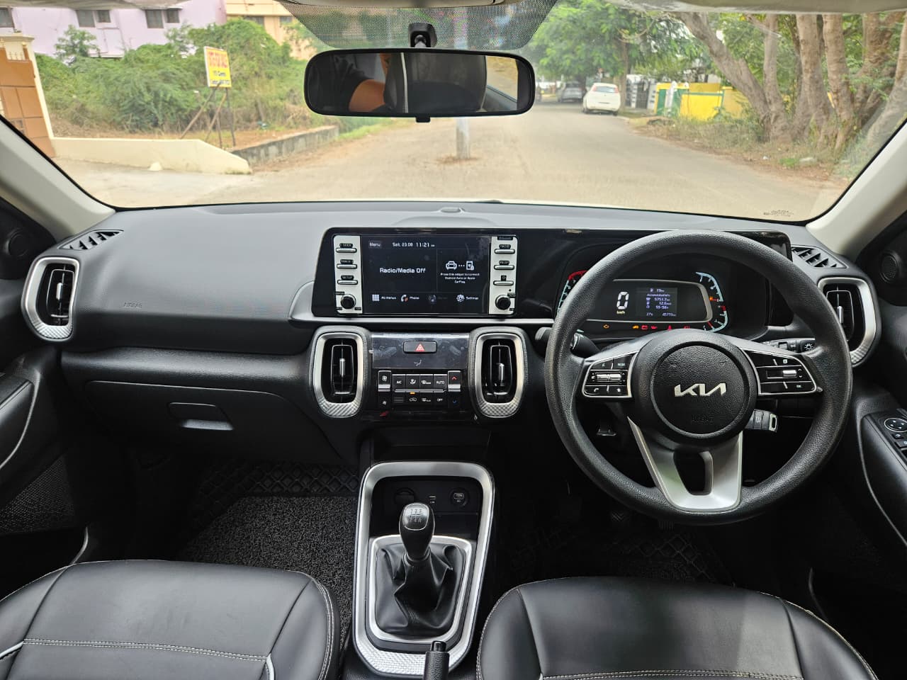 Kia Sonet - Image 4